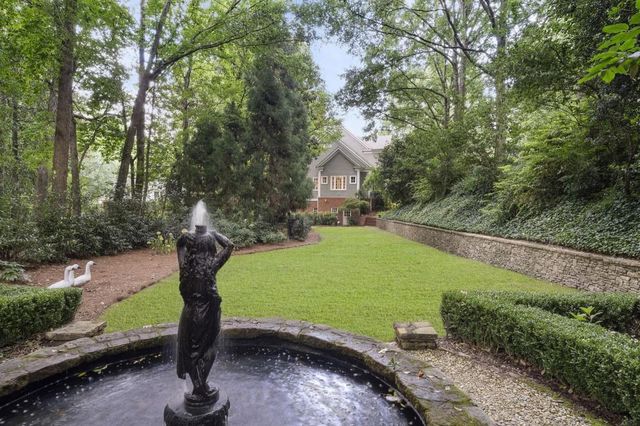 15 Chatsworth Place, Atlanta, GA 30327