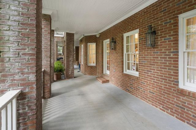 15 Chatsworth Place, Atlanta, GA 30327