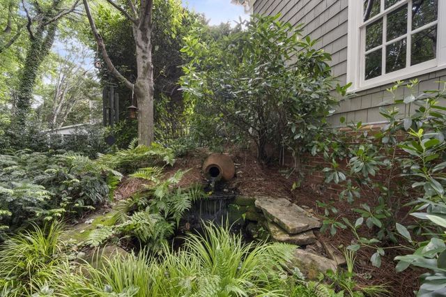 15 Chatsworth Place, Atlanta, GA 30327
