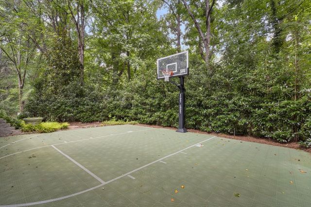 15 Chatsworth Place, Atlanta, GA 30327
