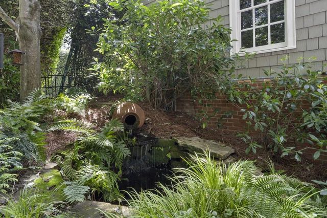 15 Chatsworth Place, Atlanta, GA 30327