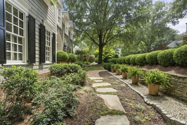 15 Chatsworth Place, Atlanta, GA 30327