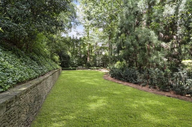 15 Chatsworth Place, Atlanta, GA 30327