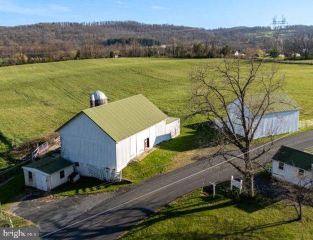 88 KREMP RD, Mohnton, PA 19540
