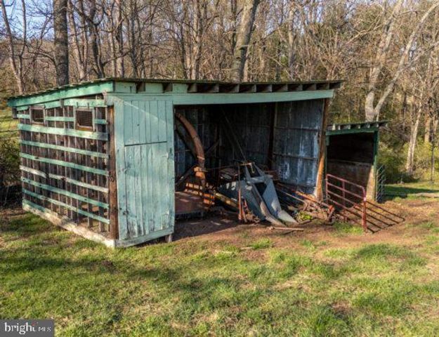 88 KREMP RD, Mohnton, PA 19540