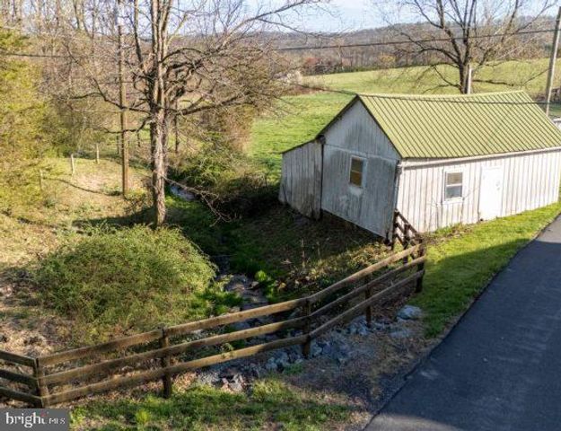 88 KREMP RD, Mohnton, PA 19540