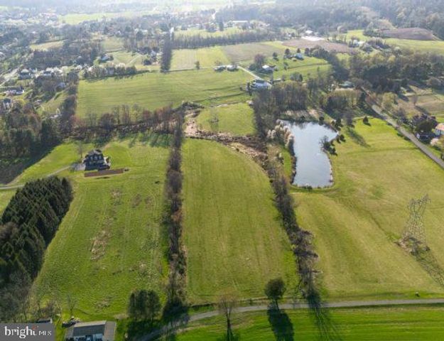 88 KREMP RD, Mohnton, PA 19540