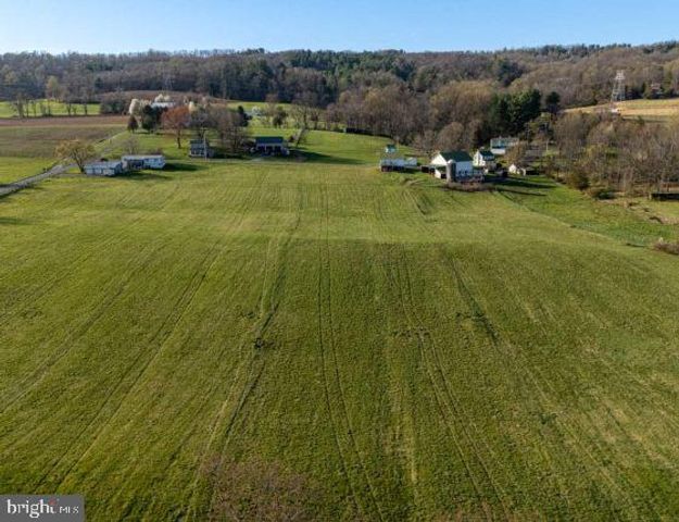 88 KREMP RD, Mohnton, PA 19540