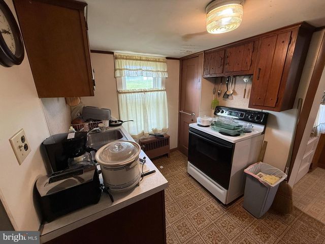 88 KREMP RD, Mohnton, PA 19540