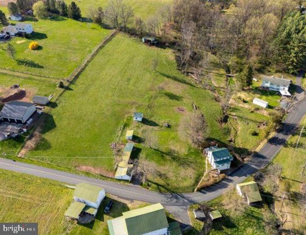 88 KREMP RD, Mohnton, PA 19540