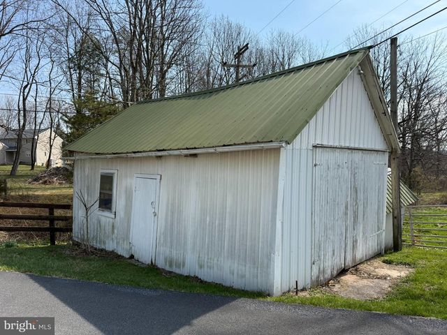 88 KREMP RD, Mohnton, PA 19540