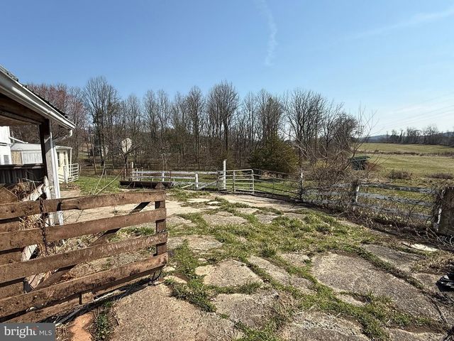 88 KREMP RD, Mohnton, PA 19540