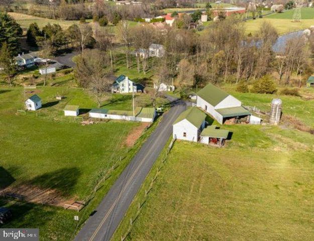 88 KREMP RD, Mohnton, PA 19540