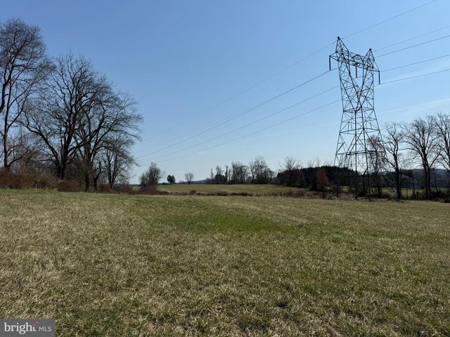 88 KREMP RD, Mohnton, PA 19540