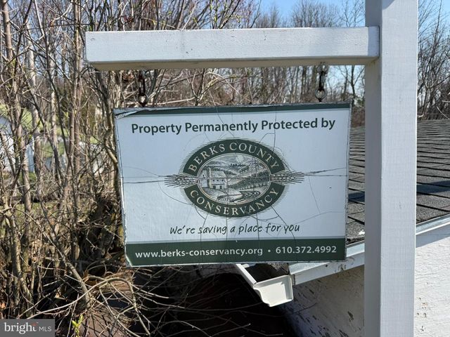 88 KREMP RD, Mohnton, PA 19540