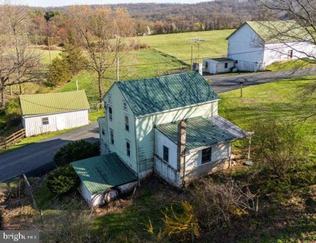 88 KREMP RD, Mohnton, PA 19540