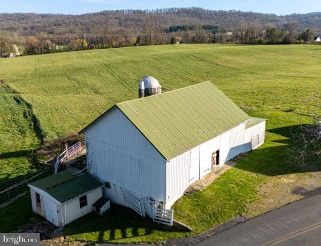 88 KREMP RD, Mohnton, PA 19540