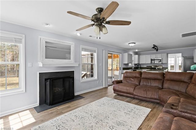 5460 Angel Oaks Drive, Winston-salem, NC 27105