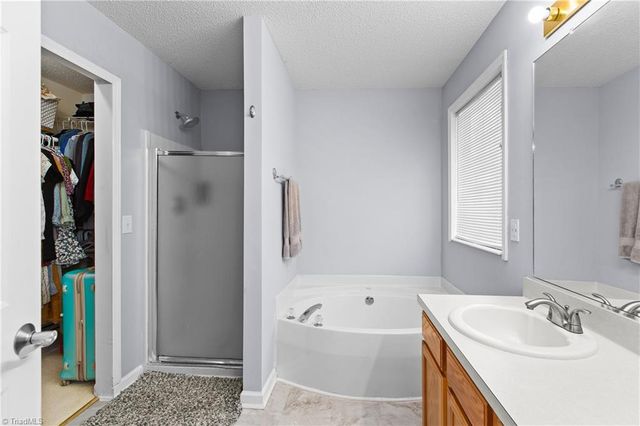 5460 Angel Oaks Drive, Winston-salem, NC 27105