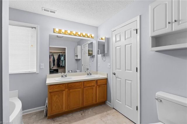 5460 Angel Oaks Drive, Winston-salem, NC 27105