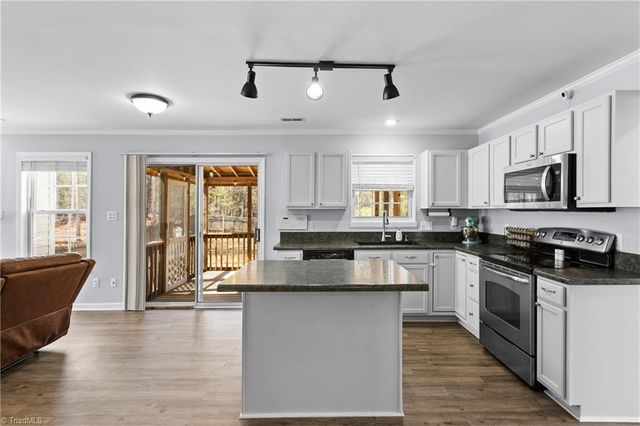 5460 Angel Oaks Drive, Winston-salem, NC 27105