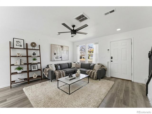 10657 Forester Place, Longmont, CO 80504