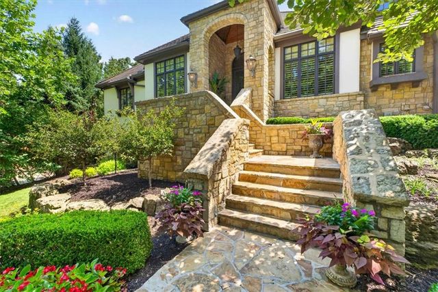 200 Hever Knoll Street, Loch Lloyd, MO 64012