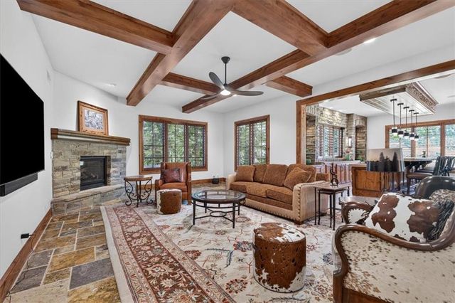 200 Hever Knoll Street, Loch Lloyd, MO 64012