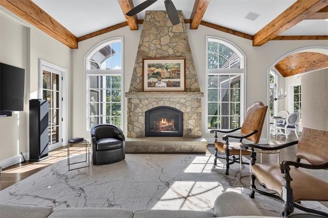 200 Hever Knoll Street, Loch Lloyd, MO 64012