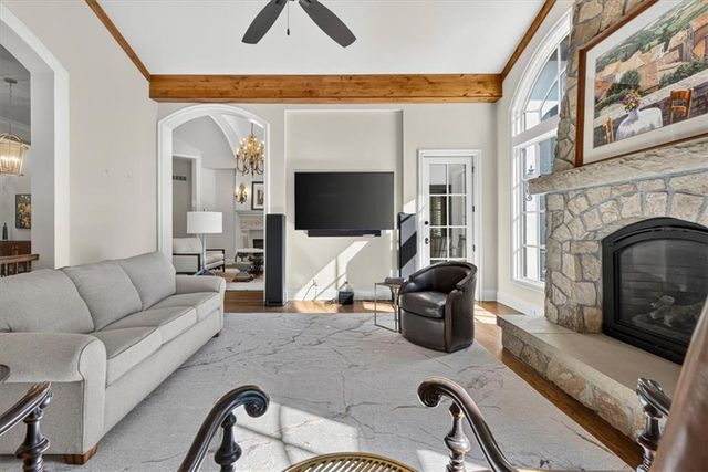 200 Hever Knoll Street, Loch Lloyd, MO 64012