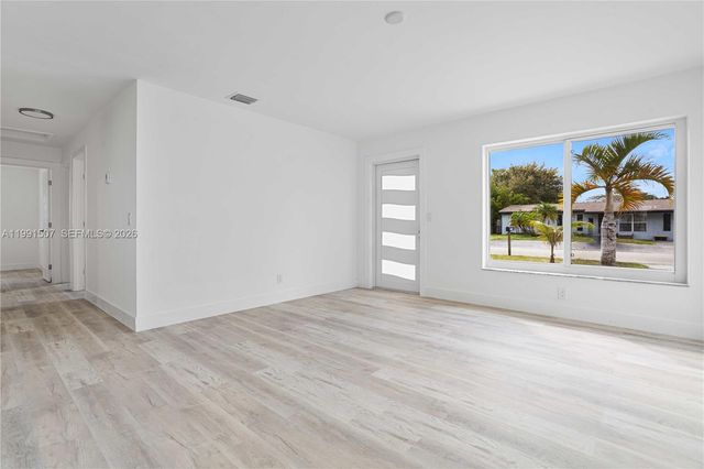 4157 SW 49th Ct, Dania Beach, FL 33314