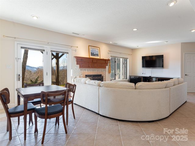 142 Twin Courts Drive, Weaverville, NC 28787