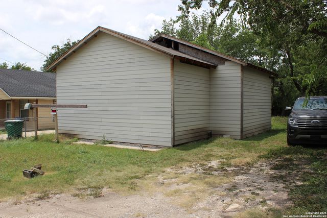 365 N San Gabriel Ave, San Antonio, TX 78237