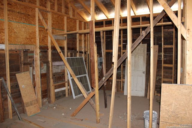 365 N San Gabriel Ave, San Antonio, TX 78237