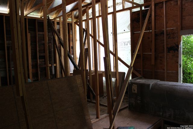 365 N San Gabriel Ave, San Antonio, TX 78237