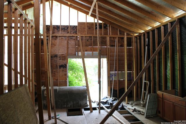 365 N San Gabriel Ave, San Antonio, TX 78237