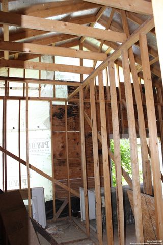 365 N San Gabriel Ave, San Antonio, TX 78237