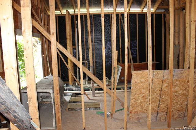 365 N San Gabriel Ave, San Antonio, TX 78237