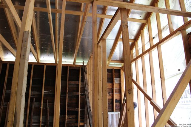 365 N San Gabriel Ave, San Antonio, TX 78237