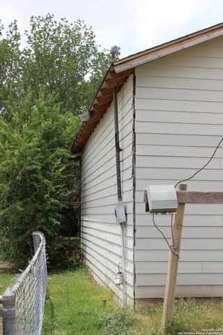 365 N San Gabriel Ave, San Antonio, TX 78237