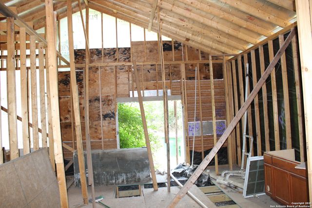 365 N San Gabriel Ave, San Antonio, TX 78237