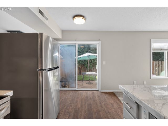 4274 Se OAK St, Hillsboro, OR 97123