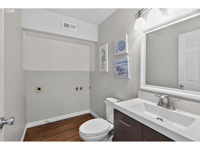 4274 Se OAK St, Hillsboro, OR 97123