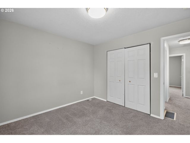 4274 Se OAK St, Hillsboro, OR 97123