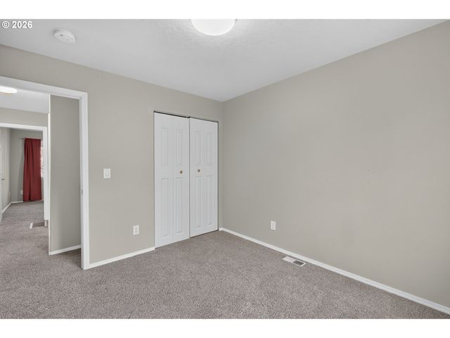 4274 Se OAK St, Hillsboro, OR 97123