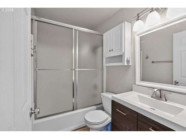 4274 Se OAK St, Hillsboro, OR 97123