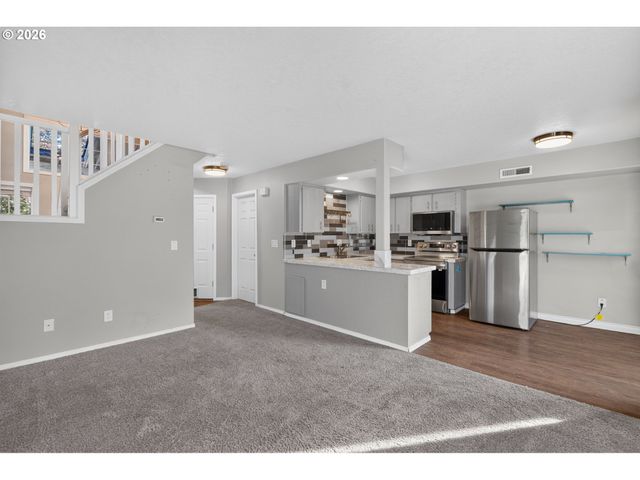 4274 Se OAK St, Hillsboro, OR 97123