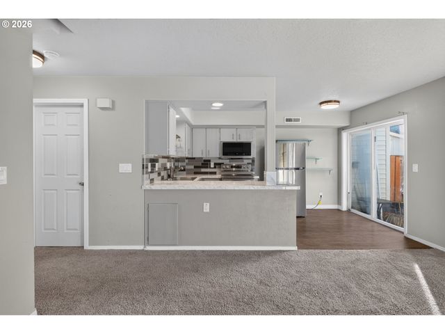 4274 Se OAK St, Hillsboro, OR 97123