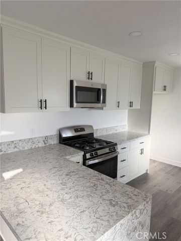 880 S State, Hemet, CA 92543