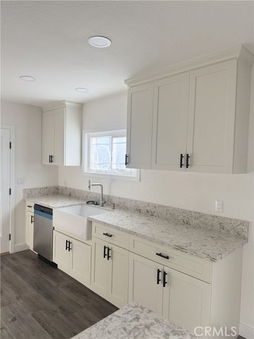 880 S State, Hemet, CA 92543